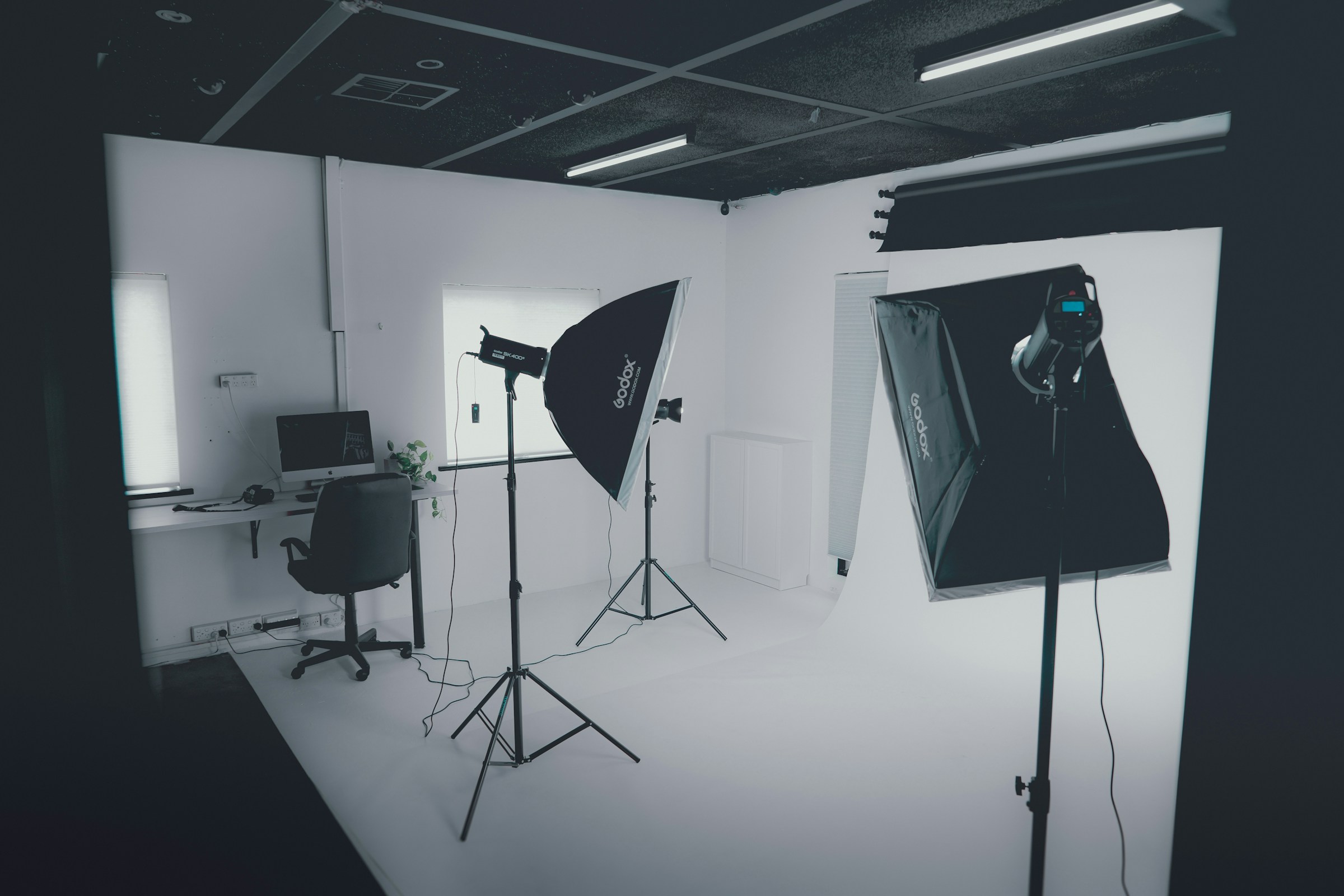 a studio with lights - Best Light For Product Photography