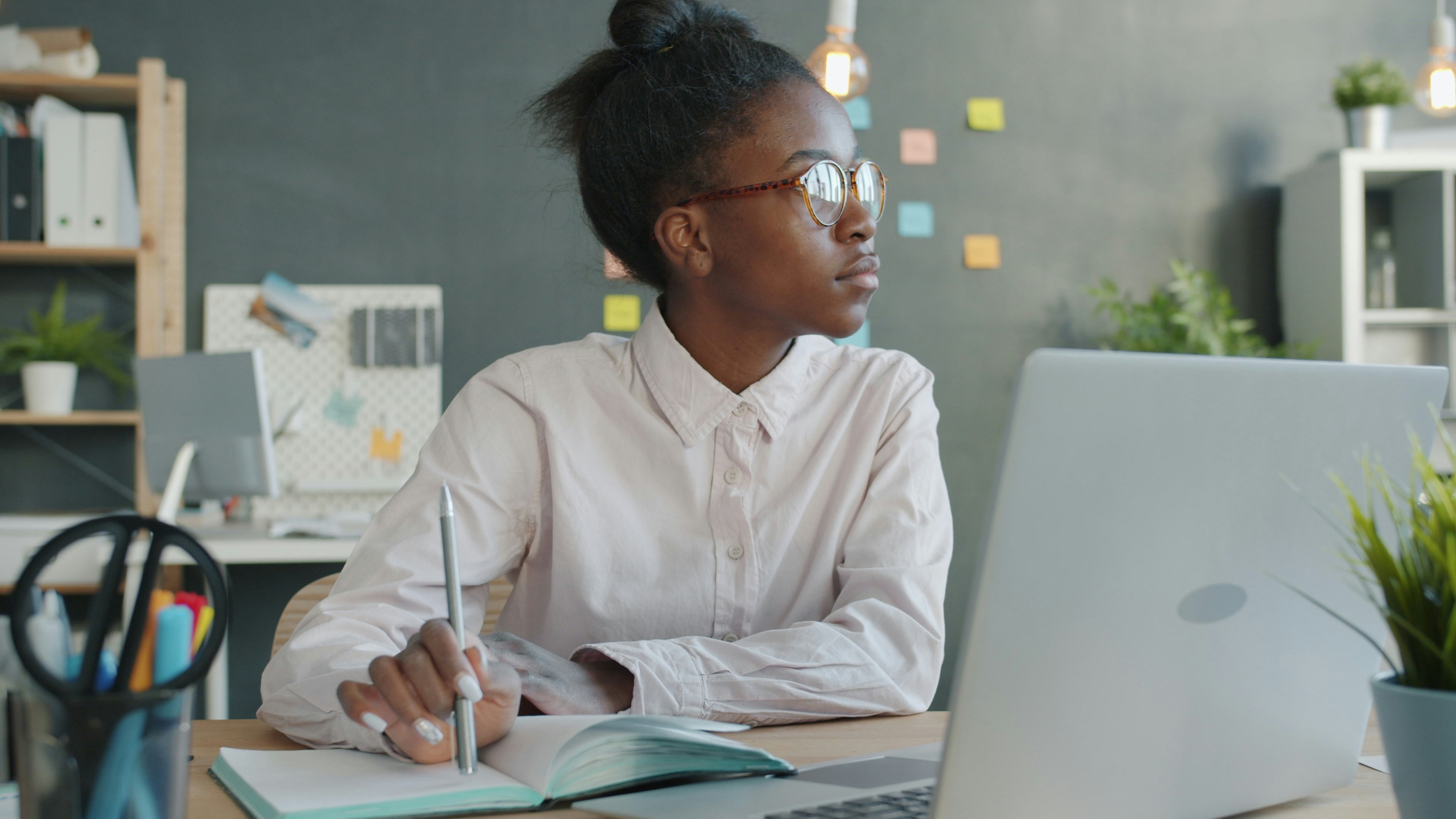 woman working - Cyber Monday Marketing 