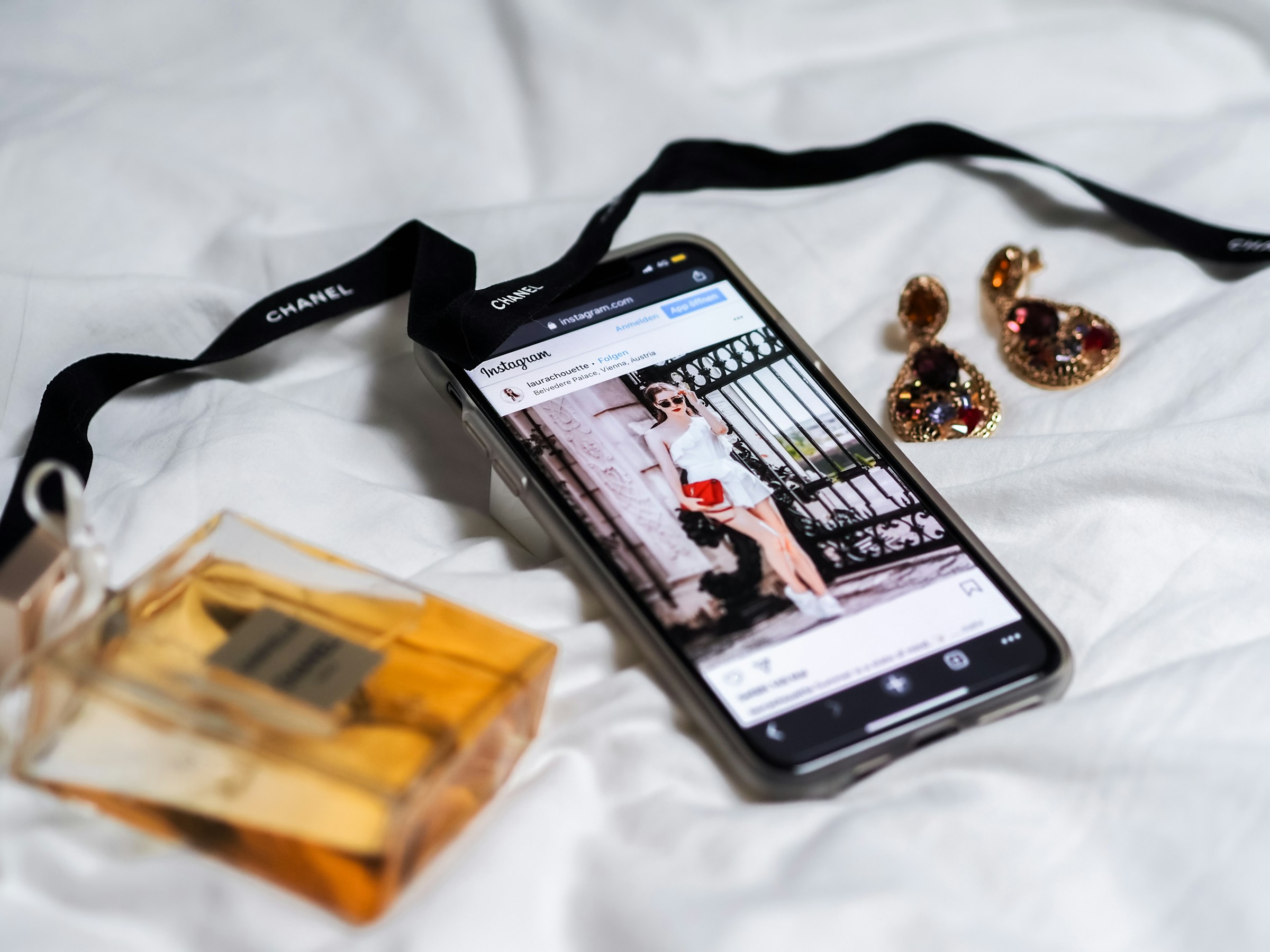 post worthy pictures - How to Take Pictures of Jewelry With a Phone