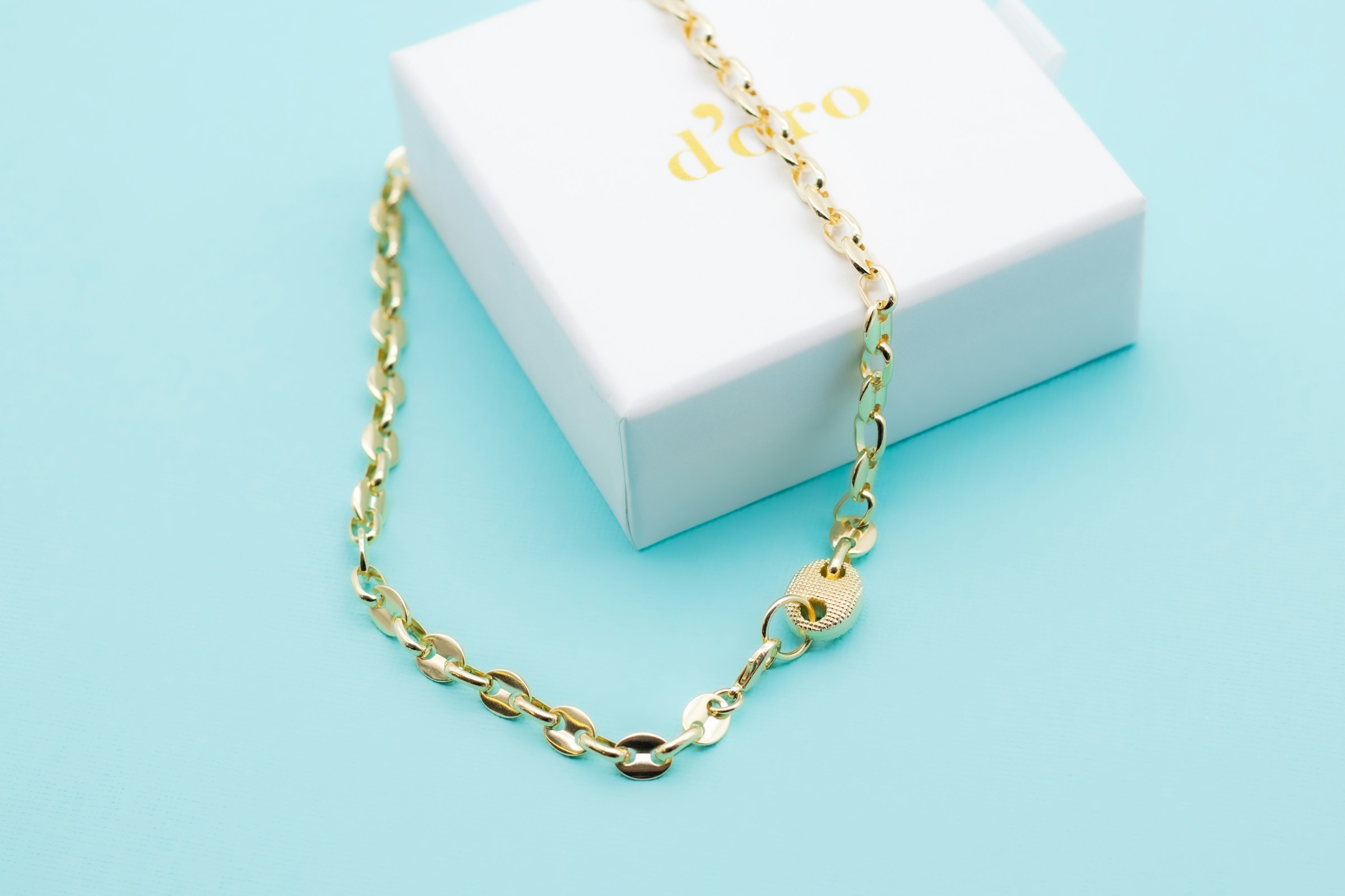 a simplistic jewlery photo - Jewelry Product Photography