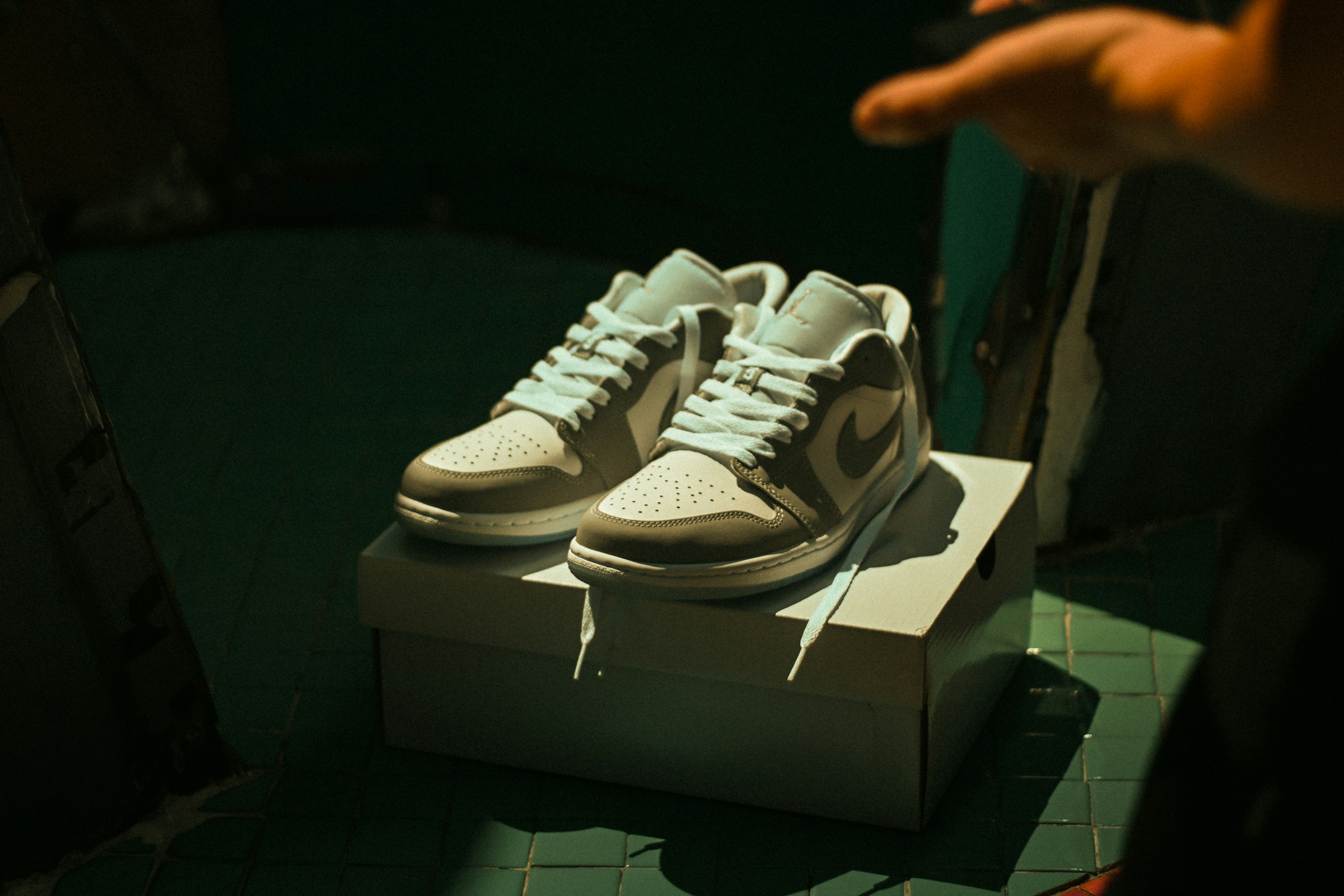 taking picture of shoes - How to Take Pictures of Shoes to Sell